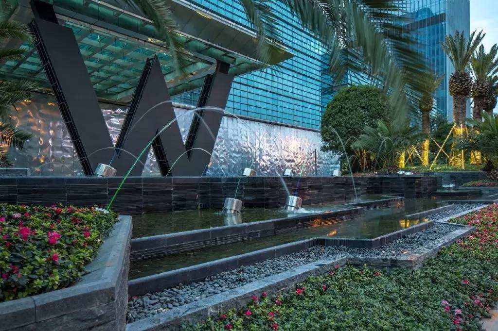 Fountain & water feature